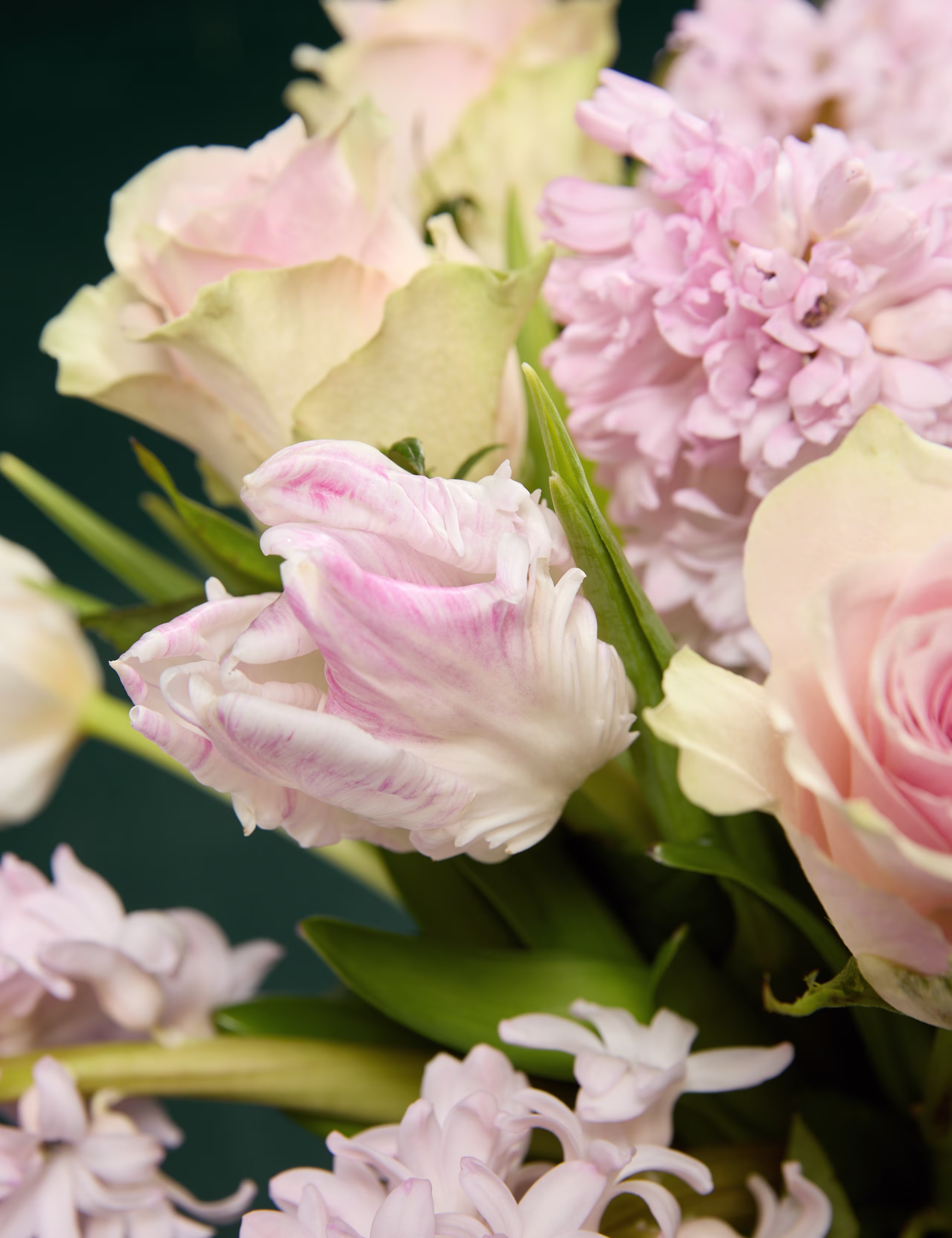 Anneler Günü Gül, Sümbül & Lale Buketi